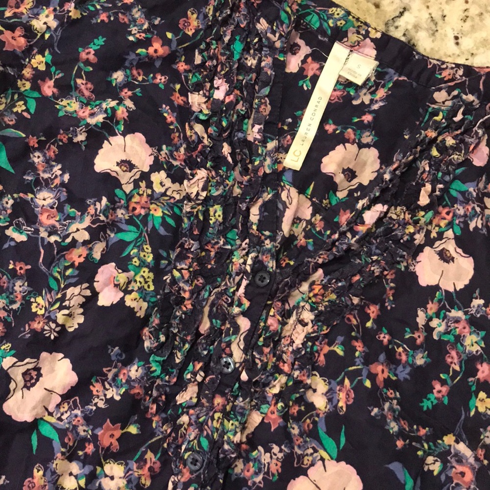 LC button down blouse - Picture 3 of 4